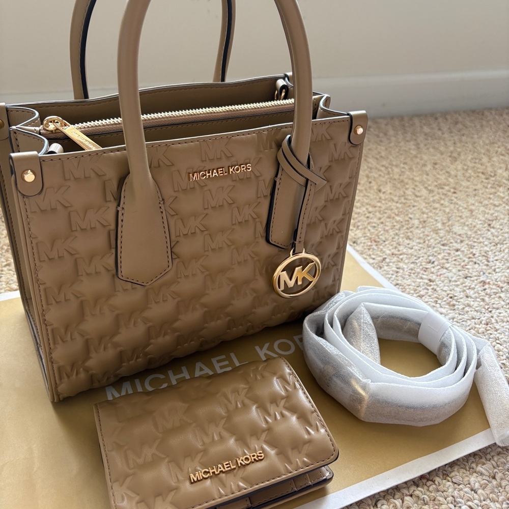 Micheal Kors Matching Wallet and Bag